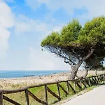 Beachside With Outdoor Space * بيبيوني