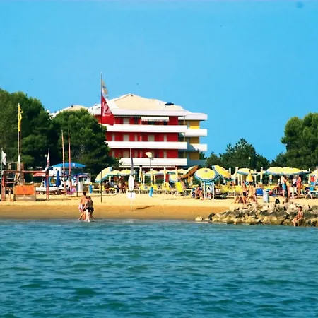 Апартаменты Beachside With Outdoor Space Бибионе