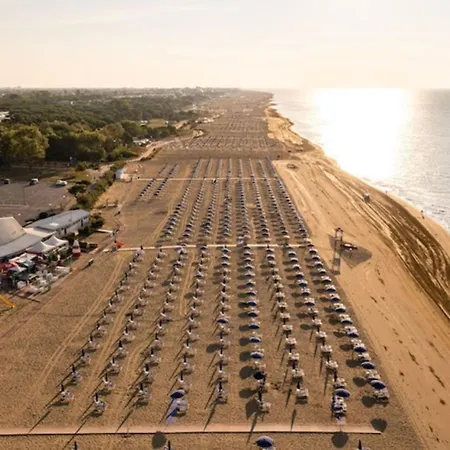 Beachside With Outdoor Space Daire